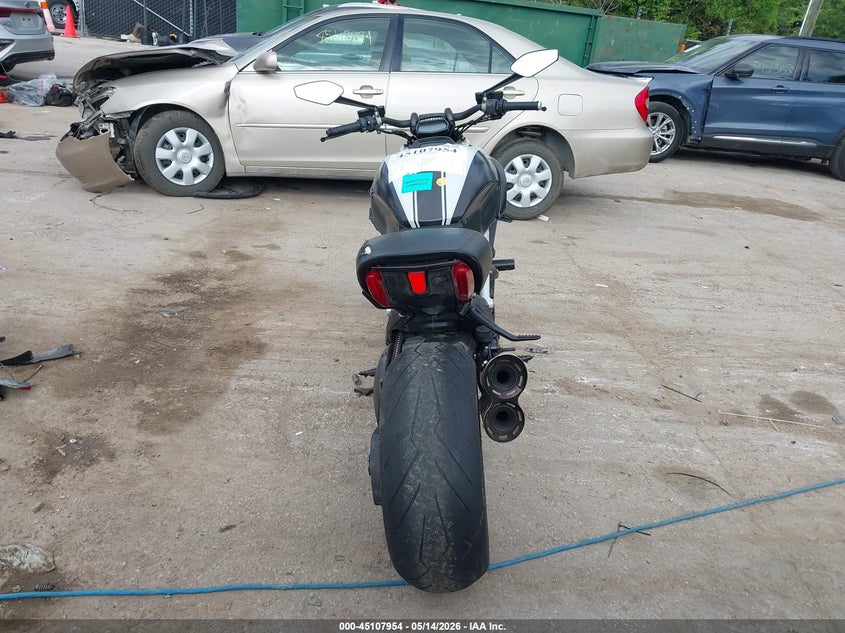 2015 Ducati Diavel VIN ZDM13BSW4FB020925 IAAI salvage auction — LEFT SIDE, Salvage (Kansas), sold $3,650 on 2026-08-12 (photo 6)