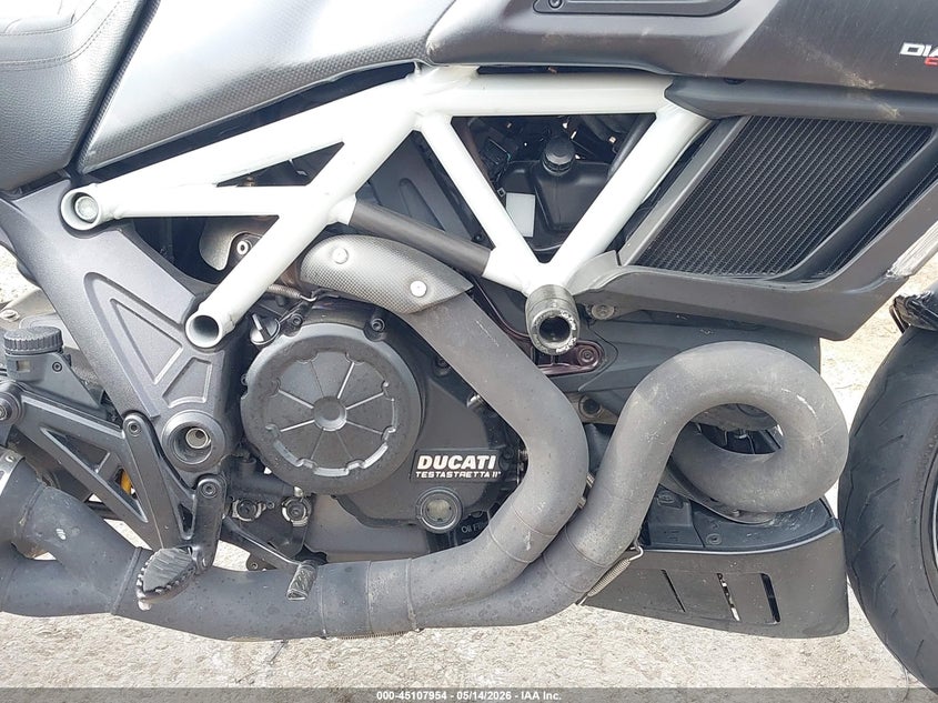 2015 Ducati Diavel VIN ZDM13BSW4FB020925 IAAI salvage auction — LEFT SIDE, Salvage (Kansas), sold $3,650 on 2026-08-12 (photo 8)