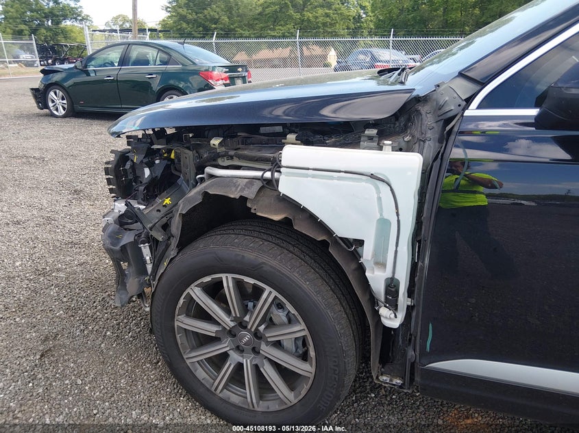2017 Audi Q7 VIN WA1VAAF72HD057070 IAAI salvage auction — FRONT END, Salvage (South Carolina), sold $7,900 on 2026-07-28 (photo 6)