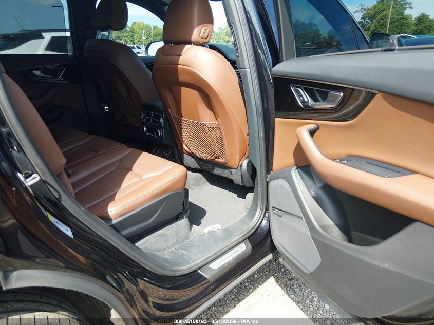 2017 Audi Q7 VIN WA1VAAF72HD057070 IAAI salvage auction — FRONT END, Salvage (South Carolina), sold $7,900 on 2026-07-28 (photo 8)