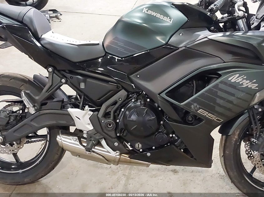 2025 Kawasaki Ninja VIN ML5EXEP16SDAG6523 IAAI salvage auction — SIDE, Salvage (Indiana), sold $1,000 on 2026-07-21 (photo 8)