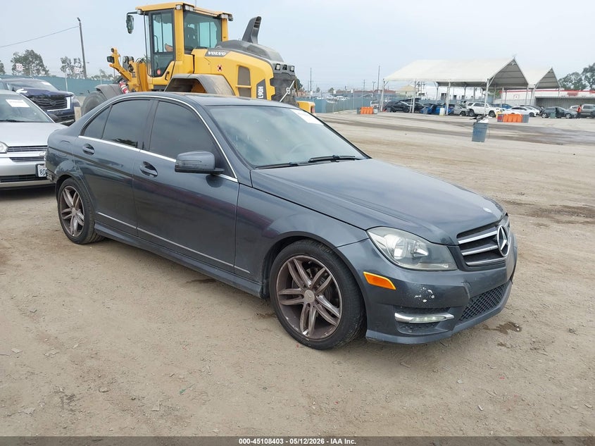 2014 Mercedes-benz C-klasse VIN WDDGF4HB5EA932986 IAAI salvage auction — REAR END, Salvage (California), sold $825 on 2026-07-17 (photo 1)