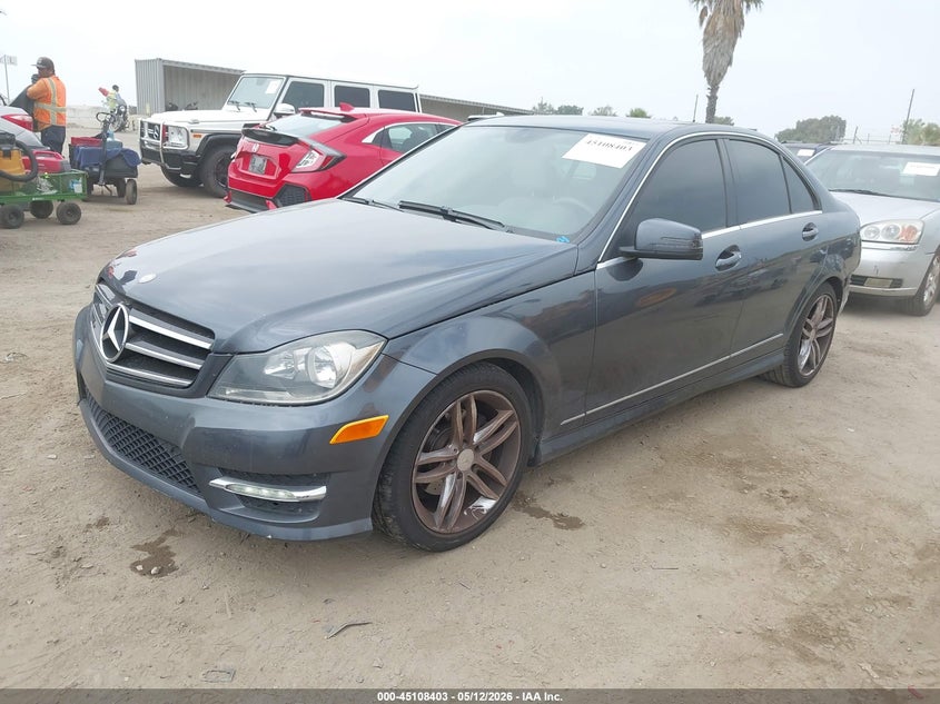 2014 Mercedes-benz C-klasse VIN WDDGF4HB5EA932986 IAAI salvage auction — REAR END, Salvage (California), sold $825 on 2026-07-17 (photo 2)