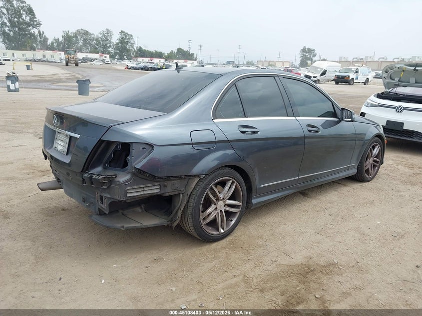 2014 Mercedes-benz C-klasse VIN WDDGF4HB5EA932986 IAAI salvage auction — REAR END, Salvage (California), sold $825 on 2026-07-17 (photo 4)