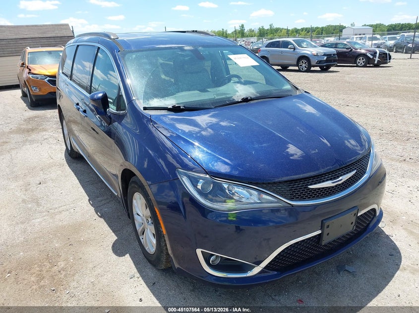2017 Chrysler Pacifica VIN 2C4RC1BG2HR538330 IAAI salvage auction — LEFT SIDE, Salvage (Illinois), sold $2,150 on 2026-08-23 (photo 1)
