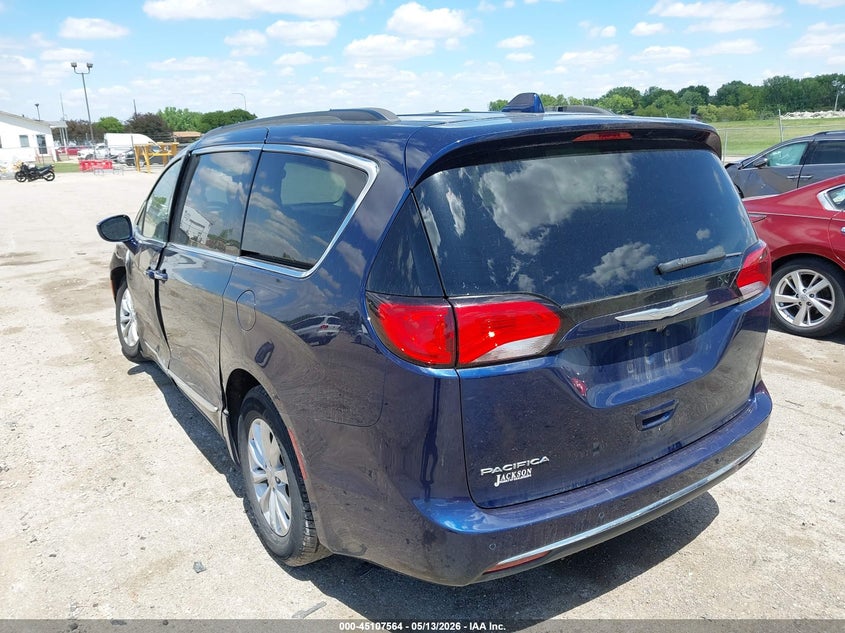 2017 Chrysler Pacifica VIN 2C4RC1BG2HR538330 IAAI salvage auction — LEFT SIDE, Salvage (Illinois), sold $2,150 on 2026-08-23 (photo 3)