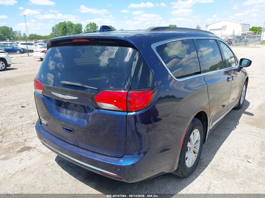 2017 Chrysler Pacifica VIN 2C4RC1BG2HR538330 IAAI salvage auction — LEFT SIDE, Salvage (Illinois), sold $2,150 on 2026-08-23 (photo 4)