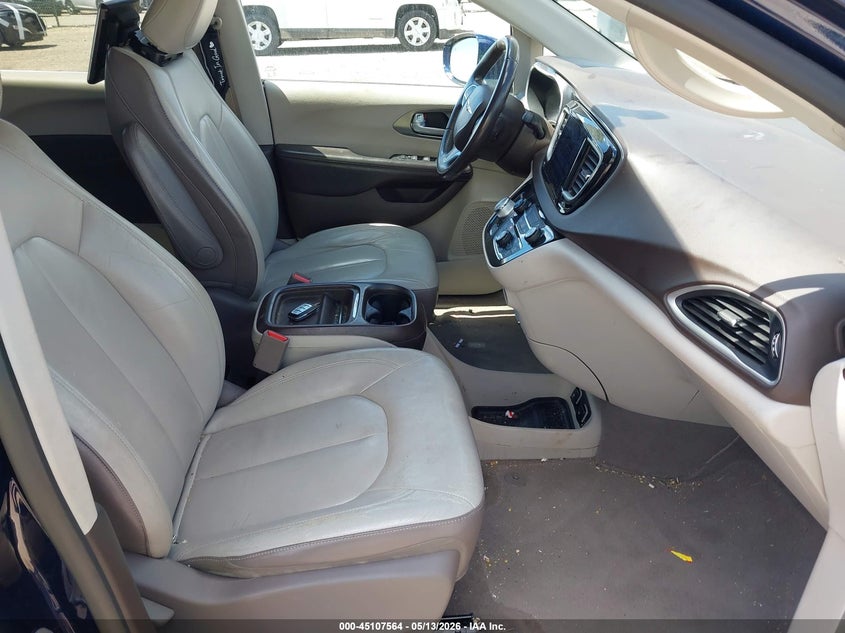 2017 Chrysler Pacifica VIN 2C4RC1BG2HR538330 IAAI salvage auction — LEFT SIDE, Salvage (Illinois), sold $2,150 on 2026-08-23 (photo 5)