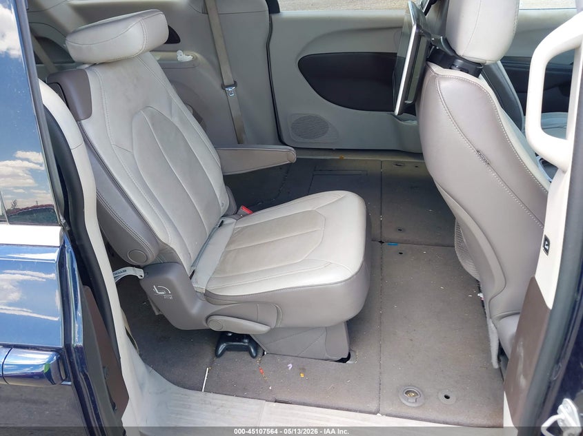 2017 Chrysler Pacifica VIN 2C4RC1BG2HR538330 IAAI salvage auction — LEFT SIDE, Salvage (Illinois), sold $2,150 on 2026-08-23 (photo 8)