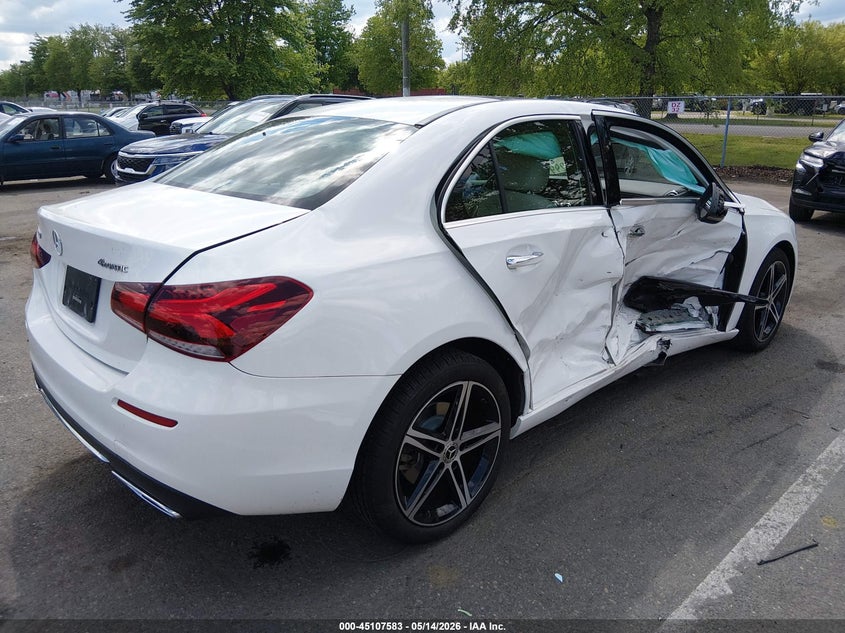 2021 Mercedes-benz A-klasse VIN W1K3G4FB8MJ305308 IAAI salvage auction — RIGHT SIDE, Salvage Title, sold $1,700 on 2026-07-27 (photo 4)