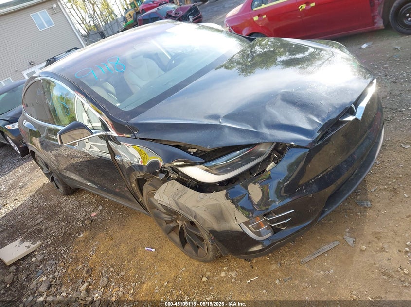 2018 Tesla Model x VIN 5YJXCBE21JF089026 — IAAI salvage auction photo