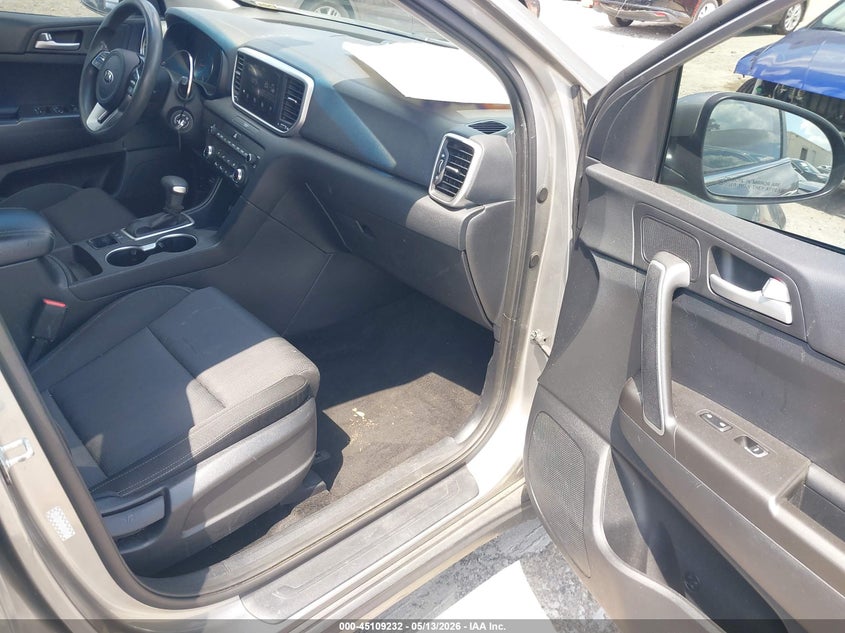 2021 Kia Sportage VIN KNDPMCAC4M7898287 IAAI salvage auction — SIDE, Salvage Title, sold $3,100 on 2026-07-22 (photo 5)