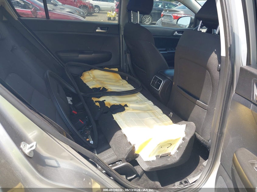 2021 Kia Sportage VIN KNDPMCAC4M7898287 IAAI salvage auction — SIDE, Salvage Title, sold $3,100 on 2026-07-22 (photo 8)