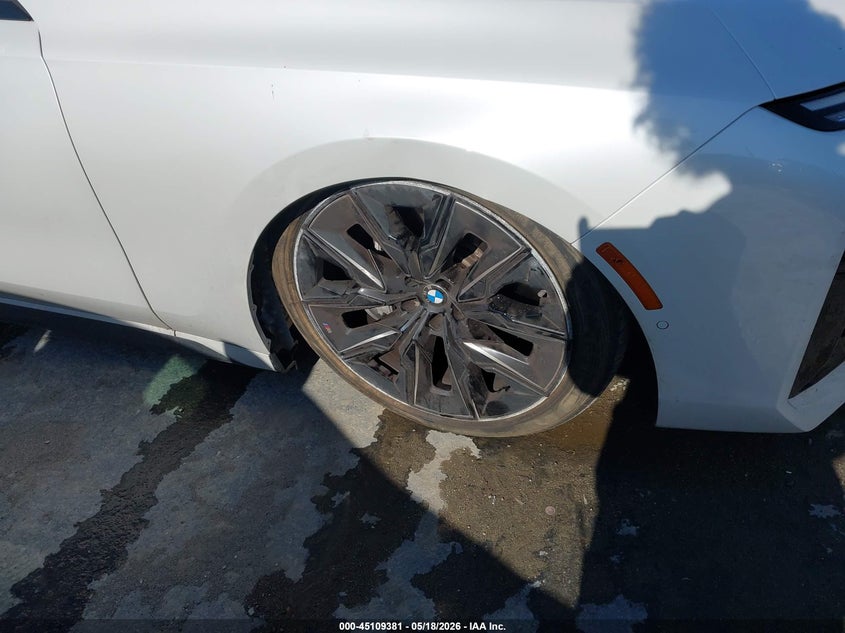 2025 BMW 7er VIN WBA43EH01SCV37923 IAAI salvage auction — RIGHT FRONT, Salvage (California), sold $55,000 on 2026-07-20 (photo 6)