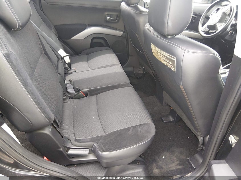 2010 Mitsubishi Outlander VIN JA4JS4AXXAZ011810 IAAI salvage auction — REAR END, Rebuildable (Florida), sold $1,250 on 2026-07-13 (photo 8)