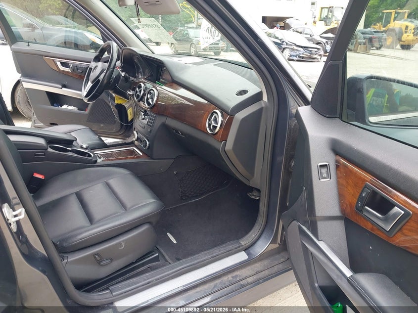 2015 Mercedes-benz VIN WDCGG8JB9FG382984 IAAI salvage auction — REAR END, Clear (Massachusetts), sold $2,550 on 2026-08-21 (photo 5)
