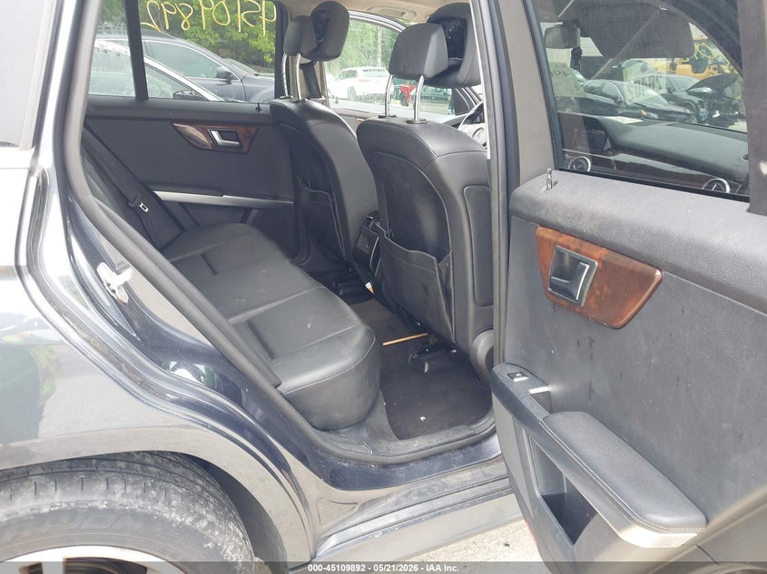 2015 Mercedes-benz VIN WDCGG8JB9FG382984 IAAI salvage auction — REAR END, Clear (Massachusetts), sold $2,550 on 2026-08-21 (photo 8)