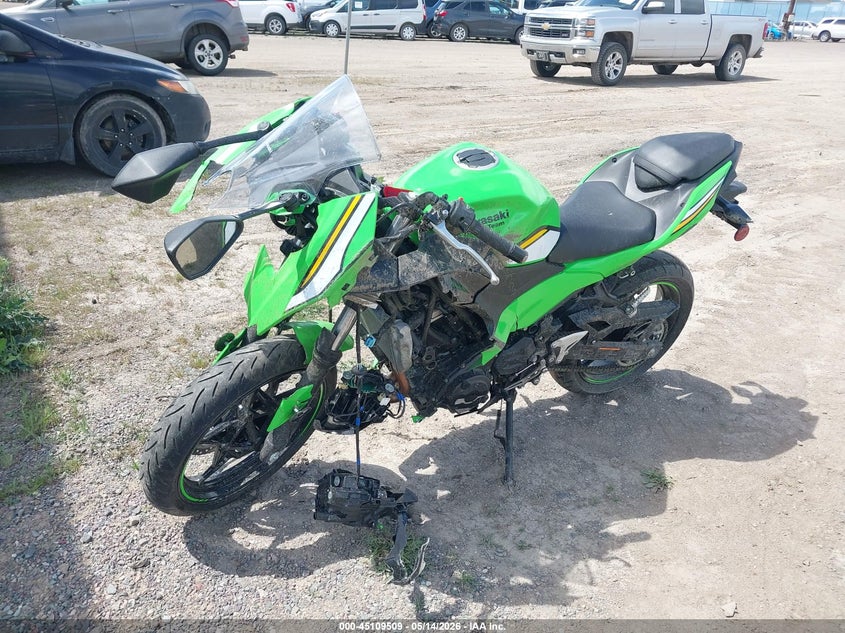 2025 Kawasaki Ninja VIN ML5EXGH11SDA46677 IAAI salvage auction — ROLLOVER, Salvage (Montana), sold $1,175 on 2026-07-15 (photo 2)