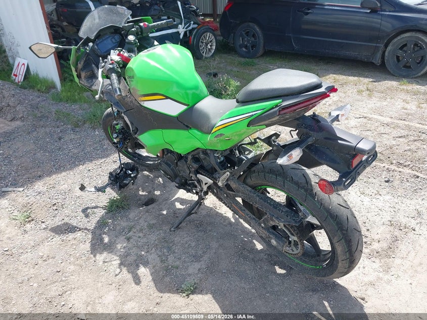 2025 Kawasaki Ninja VIN ML5EXGH11SDA46677 IAAI salvage auction — ROLLOVER, Salvage (Montana), sold $1,175 on 2026-07-15 (photo 3)