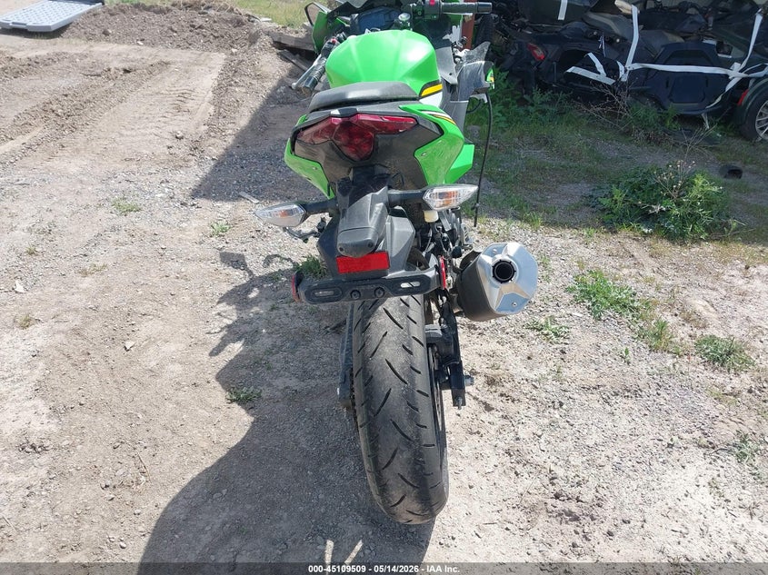 2025 Kawasaki Ninja VIN ML5EXGH11SDA46677 IAAI salvage auction — ROLLOVER, Salvage (Montana), sold $1,175 on 2026-07-15 (photo 6)