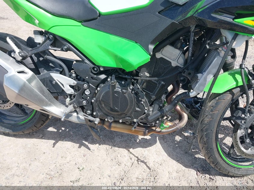 2025 Kawasaki Ninja VIN ML5EXGH11SDA46677 IAAI salvage auction — ROLLOVER, Salvage (Montana), sold $1,175 on 2026-07-15 (photo 8)