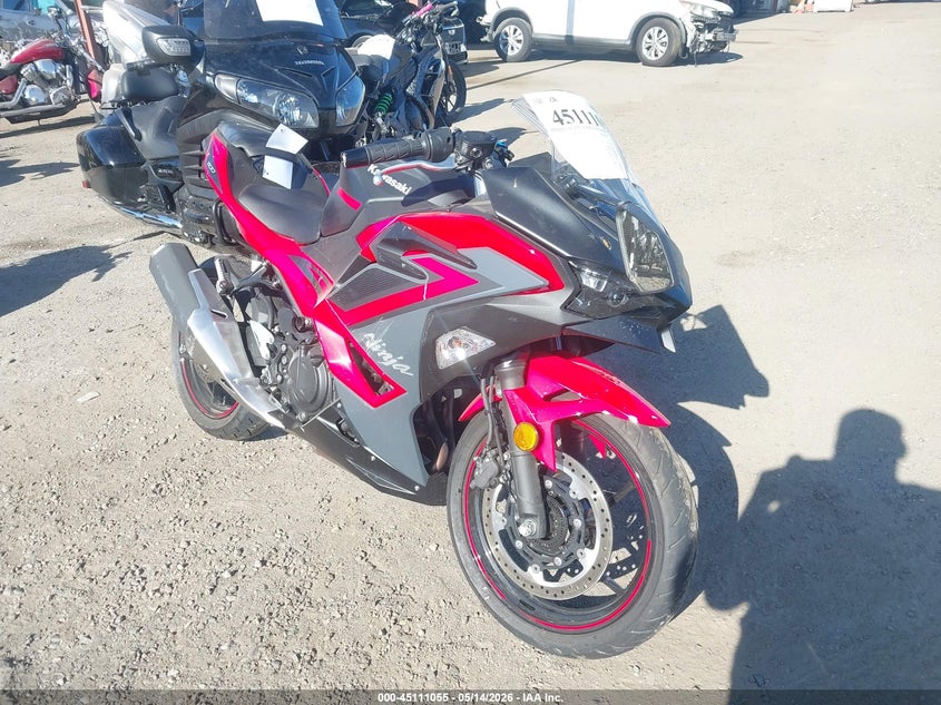 2025 Kawasaki Ninja VIN ML5EXGG12SDA68477 IAAI salvage auction — RIGHT FRONT, Salvage (California), sold $1,050 on 2026-07-28 (photo 1)