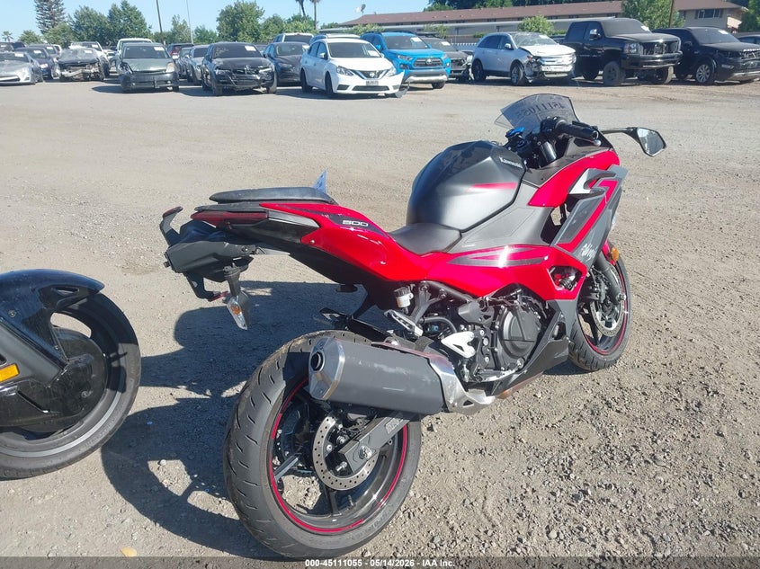 2025 Kawasaki Ninja VIN ML5EXGG12SDA68477 IAAI salvage auction — RIGHT FRONT, Salvage (California), sold $1,050 on 2026-07-28 (photo 4)
