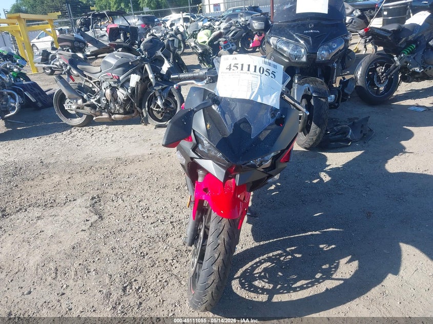 2025 Kawasaki Ninja VIN ML5EXGG12SDA68477 IAAI salvage auction — RIGHT FRONT, Salvage (California), sold $1,050 on 2026-07-28 (photo 5)