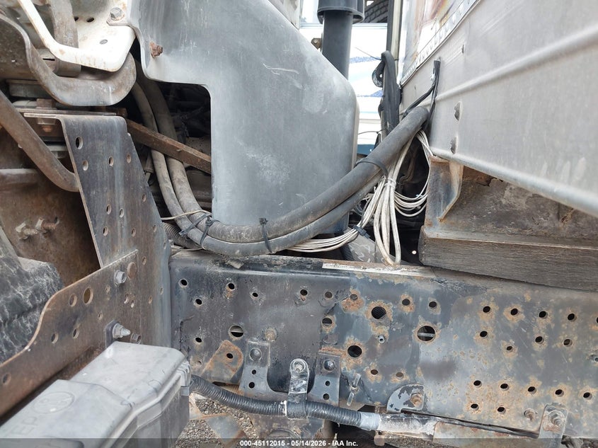 2005 Isuzu W4s042 npr hd gas reg VIN 4KLC4B1U55J801572 IAAI salvage auction — NORMAL WEAR, Original (Texas), sold $1,300 on 2026-07-08 (photo 9)