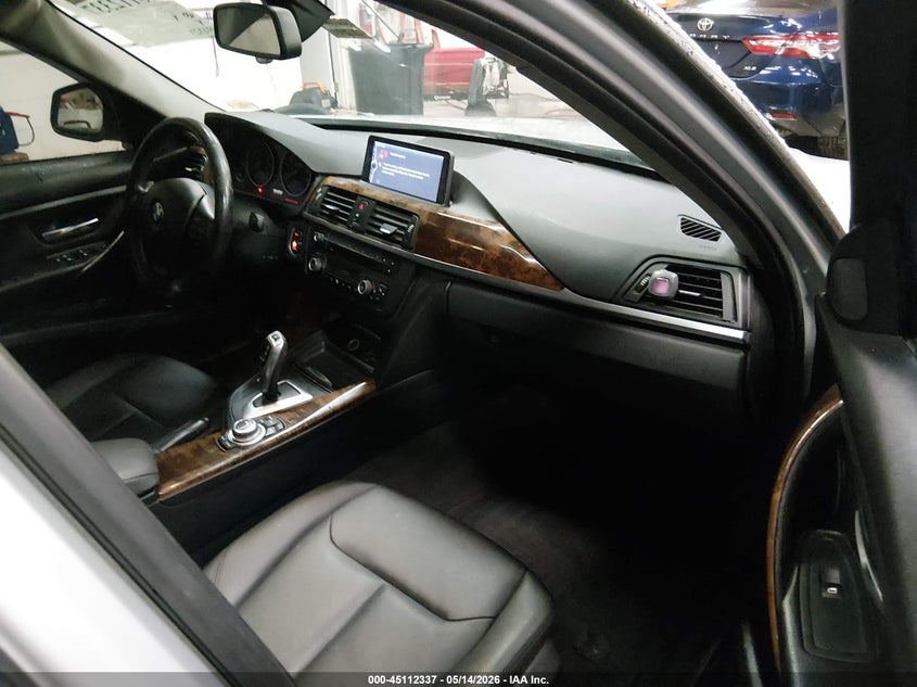 2013 BMW 3er VIN WBA3B5C53DF596460 IAAI salvage auction — FRONT & REAR, Salvage (Maine), sold $875 on 2026-07-20 (photo 5)