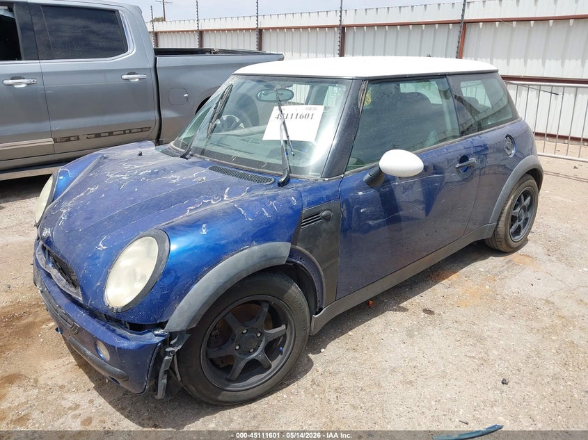 2004 Mini Cooper VIN WMWRC334X4TJ57258 IAAI salvage auction — SIDE, Salvage (Texas), sold $75 on 2026-07-14 (photo 2)