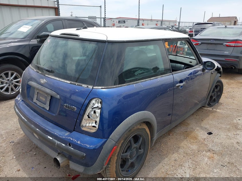 2004 Mini Cooper VIN WMWRC334X4TJ57258 IAAI salvage auction — SIDE, Salvage (Texas), sold $75 on 2026-07-14 (photo 4)