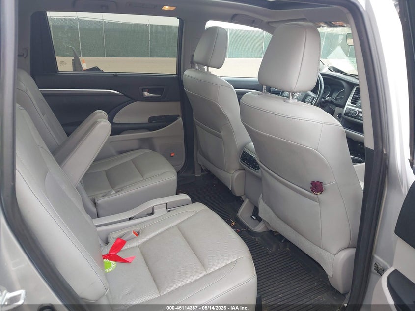 2017 Toyota Highlander VIN 5TDDZRFH8HS391738 IAAI salvage auction — HAIL, Regular (South Dakota), sold $10,300 on 2026-07-14 (photo 8)