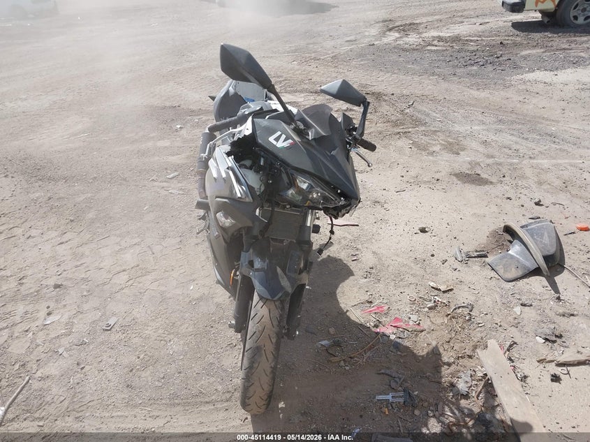 2025 Kawasaki Ninja VIN ML5EXGG14SDA59294 IAAI salvage auction — ALL OVER, Salvage (Ohio), sold $425 on 2026-07-28 (photo 5)