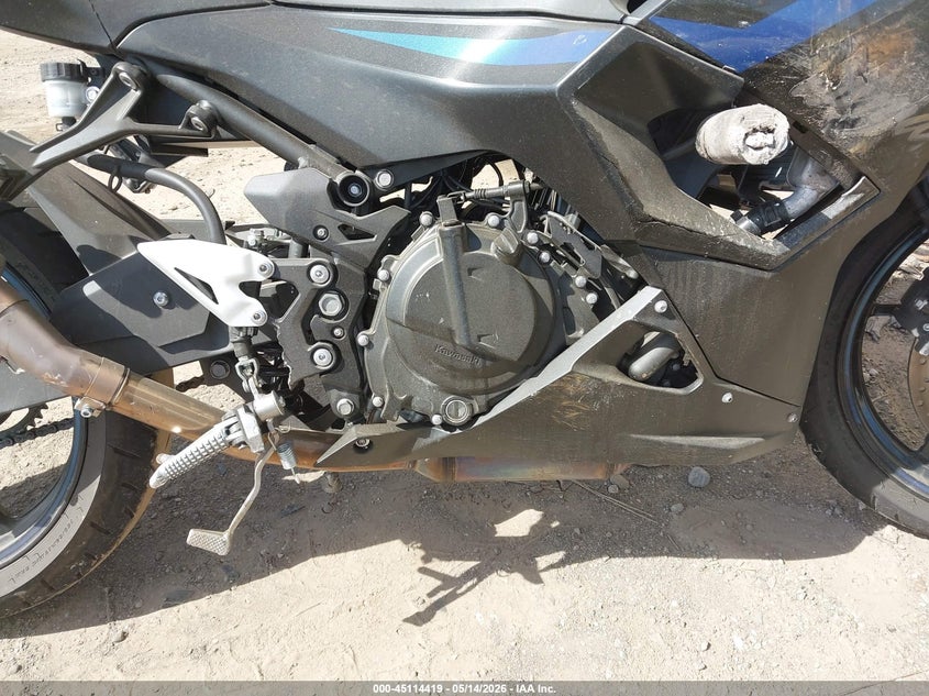 2025 Kawasaki Ninja VIN ML5EXGG14SDA59294 IAAI salvage auction — ALL OVER, Salvage (Ohio), sold $425 on 2026-07-28 (photo 8)
