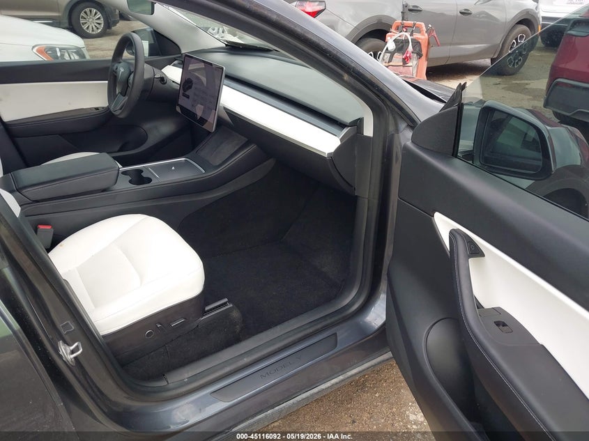 2021 Tesla Model y VIN 5YJYGDED6MF123312 IAAI salvage auction — SIDE, Salvage (Texas), sold $8,300 on 2026-07-31 (photo 5)