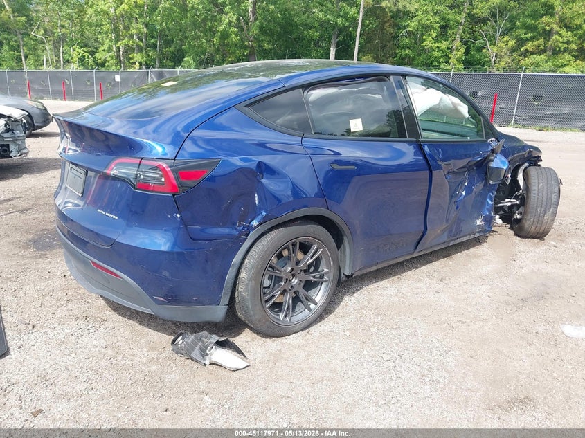 2025 Tesla Model y VIN 7SAYGDEE4SA346938 IAAI salvage auction — SIDE, Salvage (South Carolina), sold $7,500 on 2026-07-09 (photo 4)