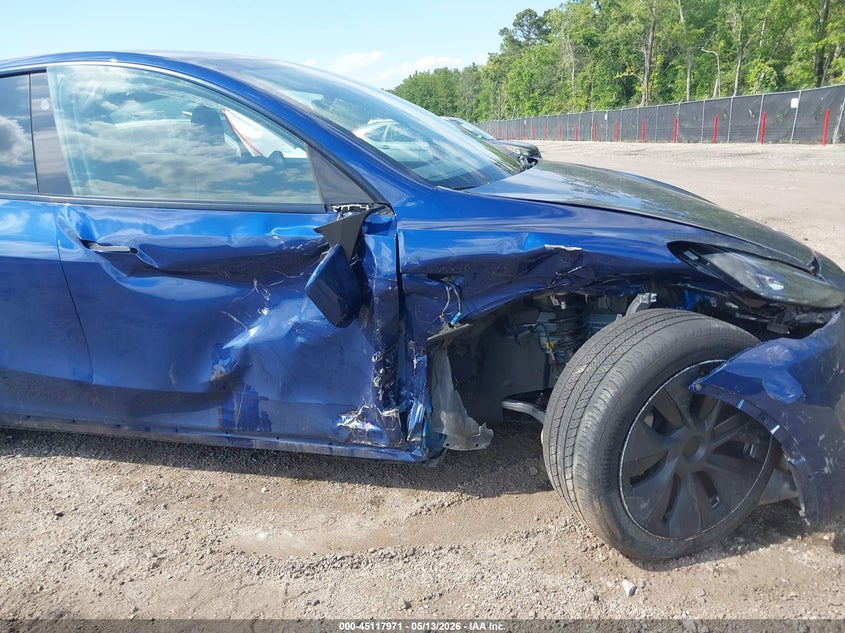 2025 Tesla Model y VIN 7SAYGDEE4SA346938 IAAI salvage auction — SIDE, Salvage (South Carolina), sold $7,500 on 2026-07-09 (photo 6)