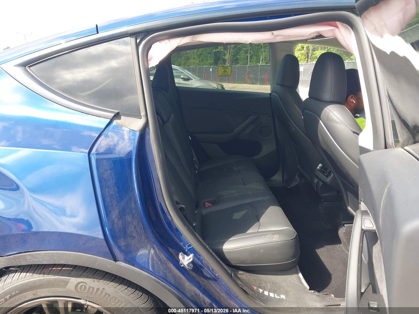 2025 Tesla Model y VIN 7SAYGDEE4SA346938 IAAI salvage auction — SIDE, Salvage (South Carolina), sold $7,500 on 2026-07-09 (photo 8)