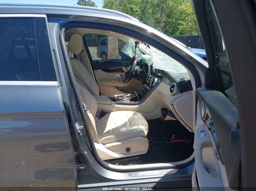 2019 Mercedes-benz Glc VIN WDC0G4KB1KV186844 IAAI salvage auction — BIO HAZARD, Salvage (South Carolina), sold $6,300 on 2026-07-08 (photo 5)