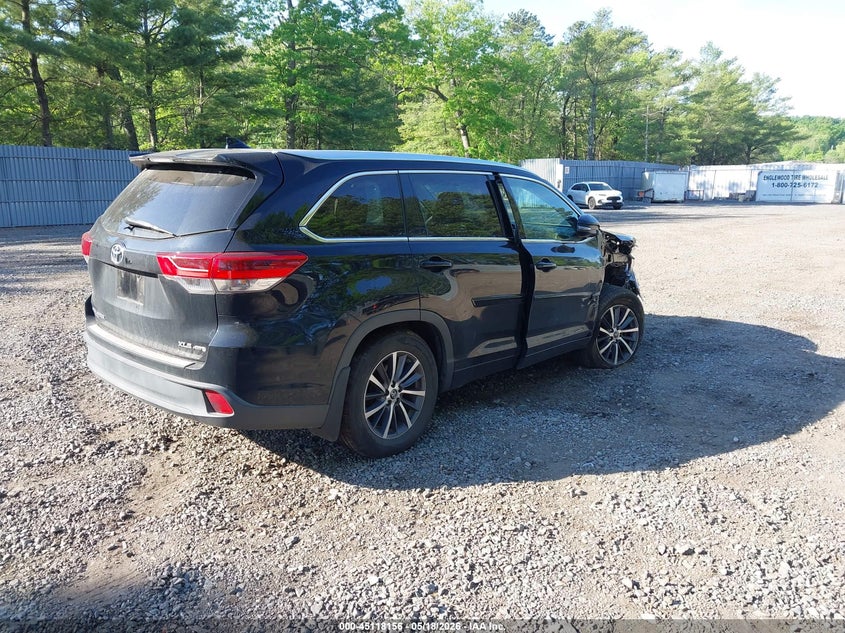2017 Toyota Highlander VIN 5TDJZRFHXHS421793 IAAI salvage auction — RIGHT FRONT, Salvage (Idaho), sold $7,700 on 2026-07-22 (photo 4)