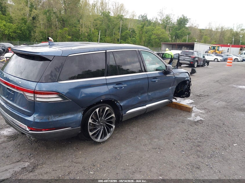 2020 Lincoln Aviator VIN 5LM5J7XC6LGL06071 IAAI salvage auction — SIDE, Salvage (Virginia), sold $7,000 on 2026-07-28 (photo 4)