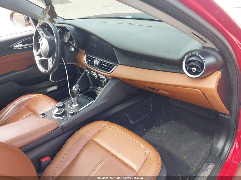 2019 Alfa romeo Giulia VIN ZARFANAN1K7609290 IAAI salvage auction — NORMAL WEAR, Clear (Pennsylvania), sold $1,900 on 2026-07-14 (photo 5)