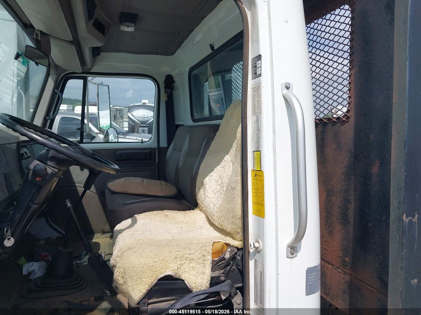 1999 International 4000 series VIN 1HTSCABM5XH605216 IAAI salvage auction — FRONT & REAR, Clear (Oklahoma), sold $725 on 2026-07-08 (photo 6)