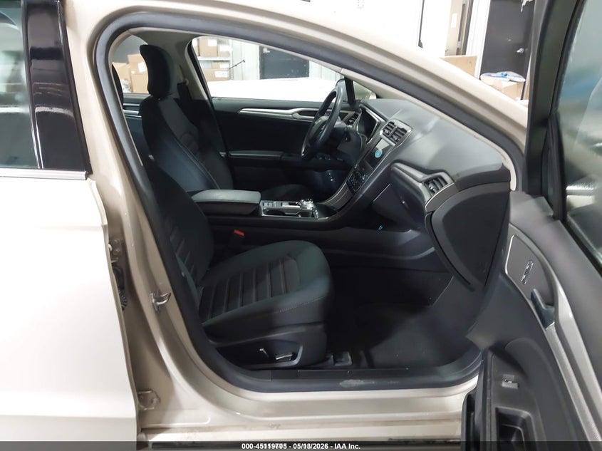 2019 Ford Fusion VIN 3FA6P0LUXKR258670 IAAI salvage auction — HAIL, SF97 (Kansas), sold $13,300 on 2026-07-09 (photo 5)