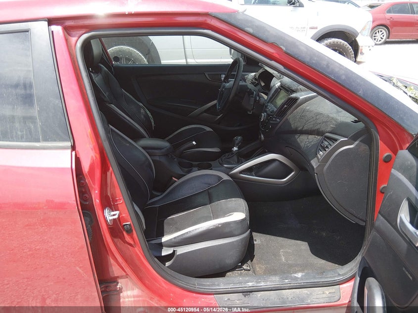 2013 Hyundai Veloster VIN KMHTC6AE9DU153391 IAAI salvage auction — HAIL, Clear (Missouri), sold $650 on 2026-07-27 (photo 5)