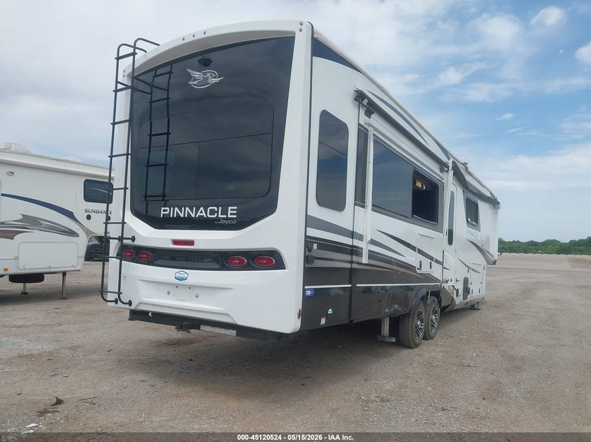 2024 Jayco Fifthe VIN 1UJCF0BV0R1RL0153 IAAI salvage auction — SIDE, Salvage (Texas), sold $19,950 on 2026-07-21 (photo 4)