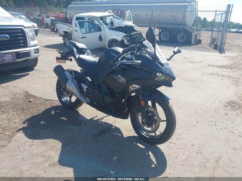 2026 Kawasaki Ninja VIN ML5EXGG17TDA82649 IAAI salvage auction — LEFT SIDE, Salvage (Mississippi), sold $2,550 on 2026-07-14 (photo 1)