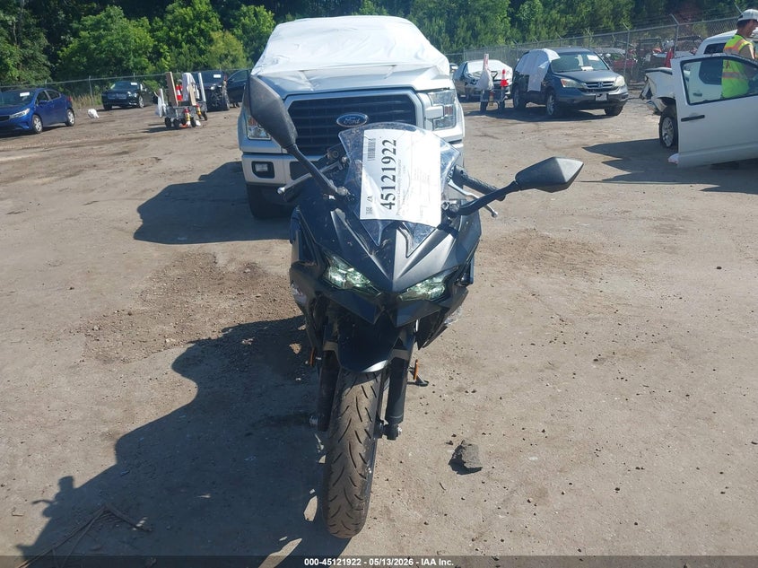 2026 Kawasaki Ninja VIN ML5EXGG17TDA82649 IAAI salvage auction — LEFT SIDE, Salvage (Mississippi), sold $2,550 on 2026-07-14 (photo 5)