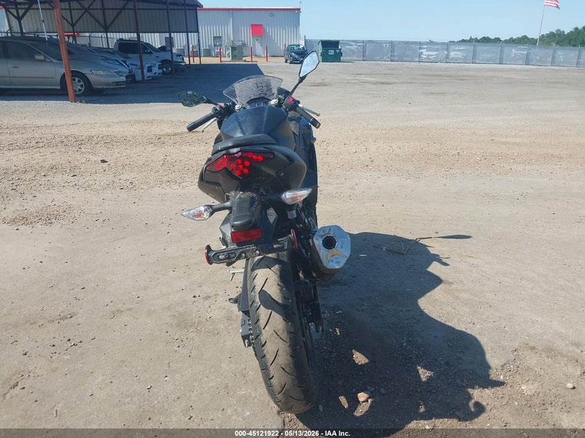 2026 Kawasaki Ninja VIN ML5EXGG17TDA82649 IAAI salvage auction — LEFT SIDE, Salvage (Mississippi), sold $2,550 on 2026-07-14 (photo 6)